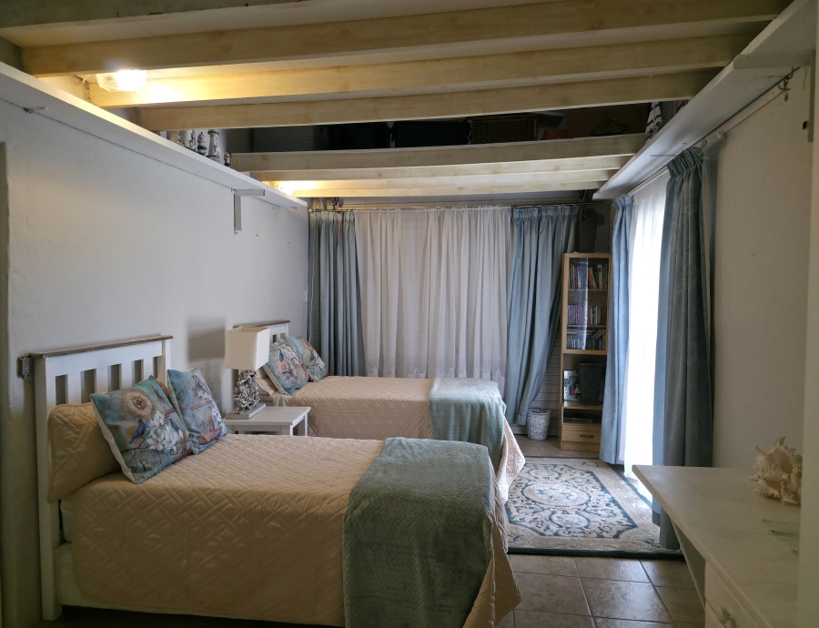 5 Bedroom Property for Sale in Wavecrest Eastern Cape